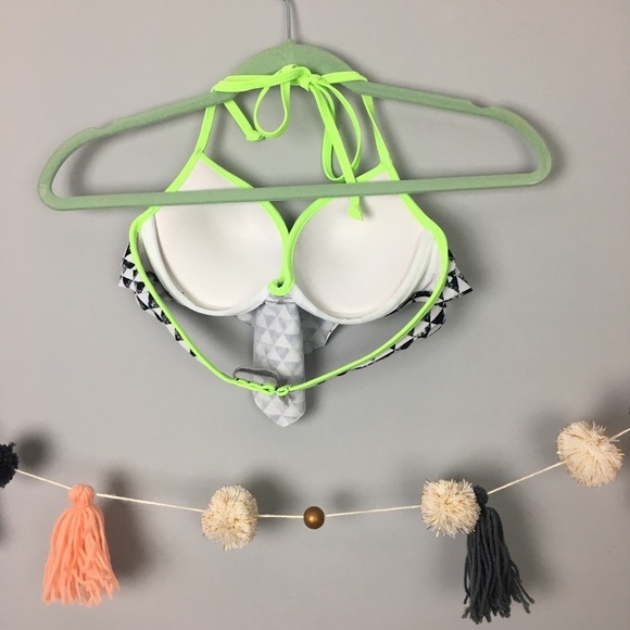 VS PINK // Printed neon Bikini top SMALL - Picture 2 of 3